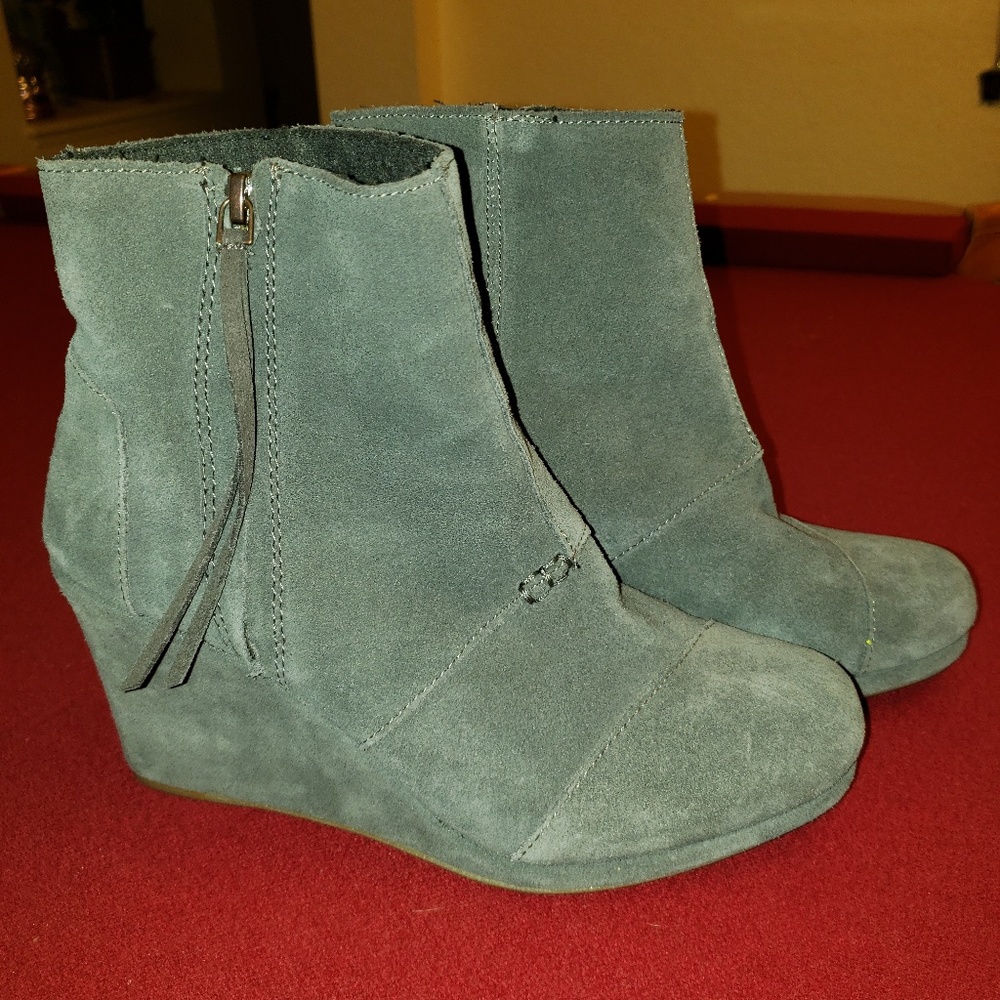 EUC Tom's booties